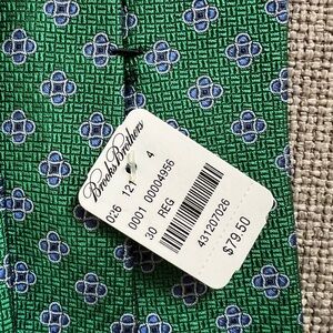 Brooks Brothers Green and Blue Geometric Patterned Silk Tie